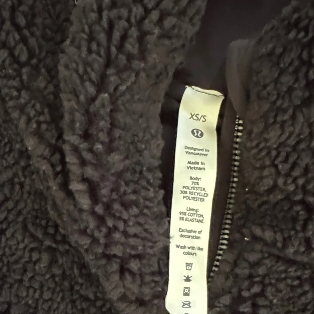 Lululemon Black Sherpa Scuba